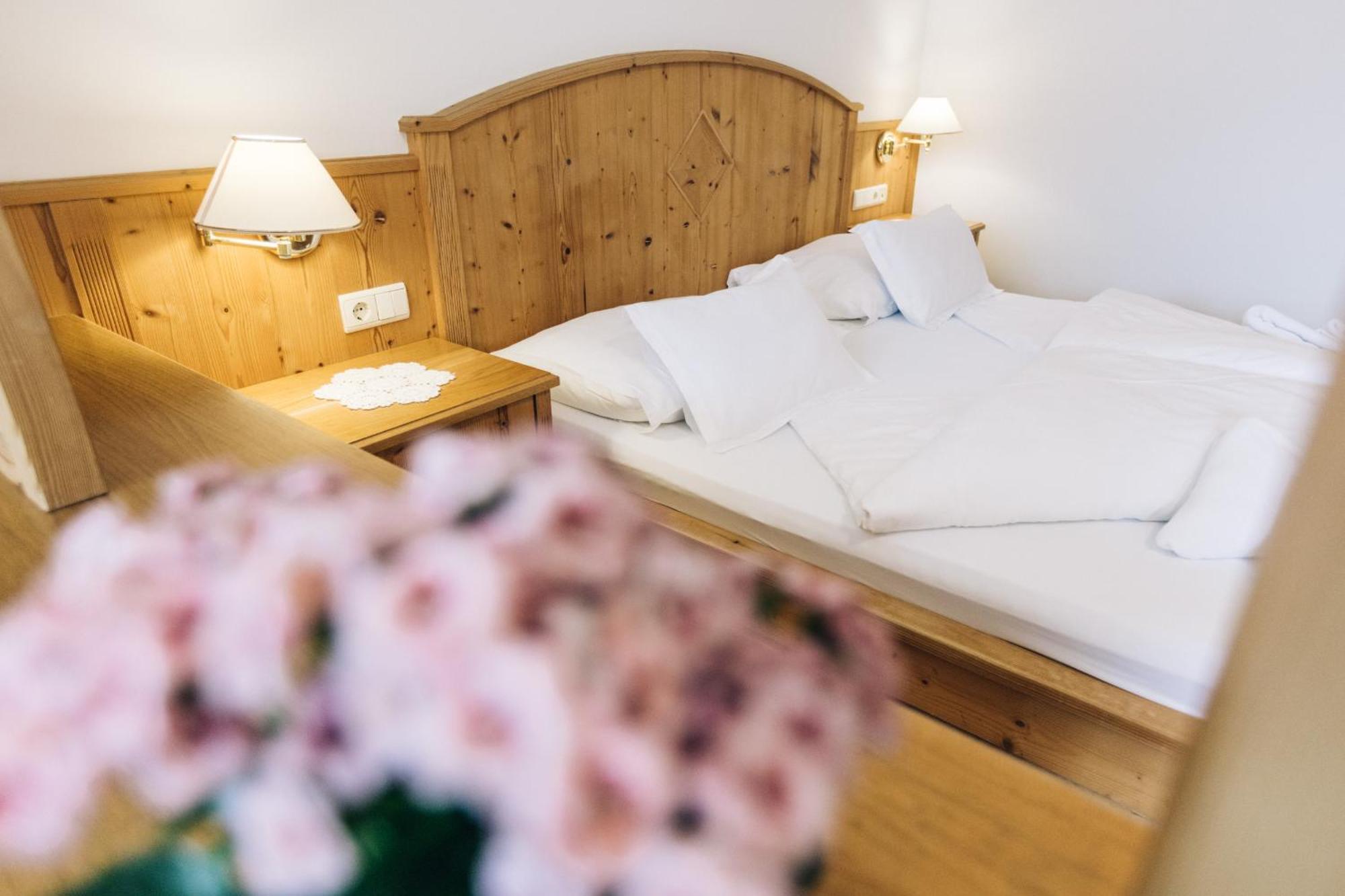 Hotel Tenz 2025 モンターニャ エクステリア 写真